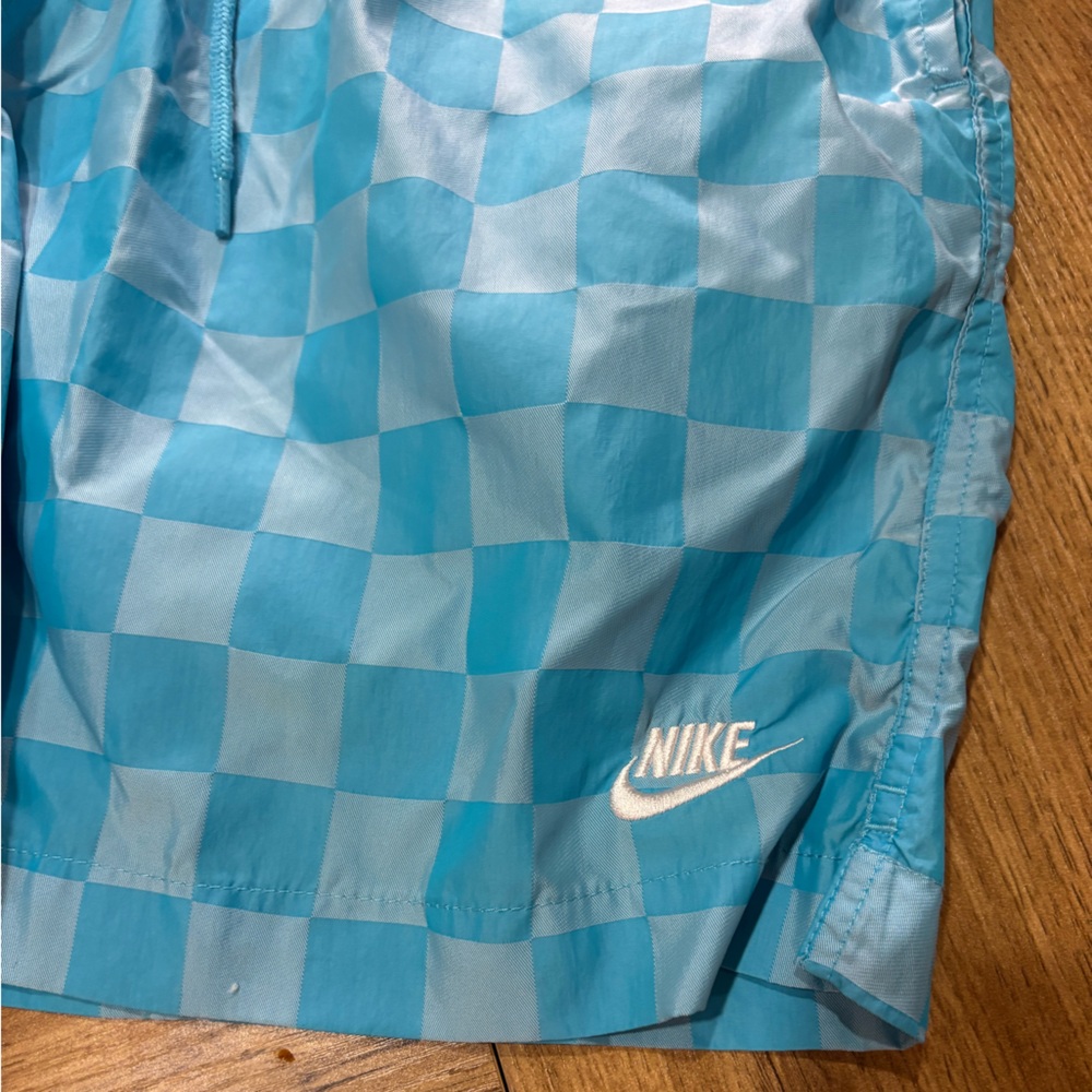 Nike Men’s Blue Checkerboard Shorts - Picture 3 of 5